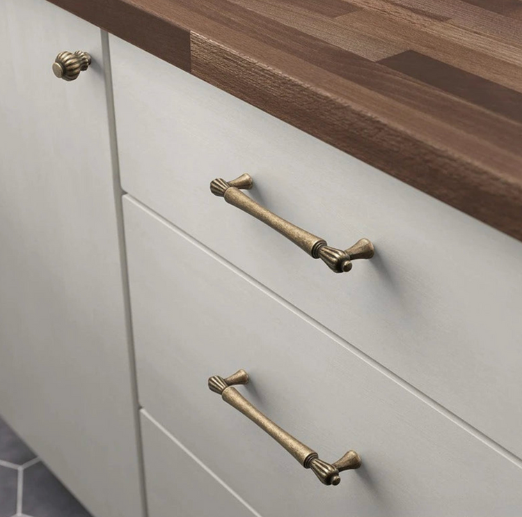 Pull & Handles