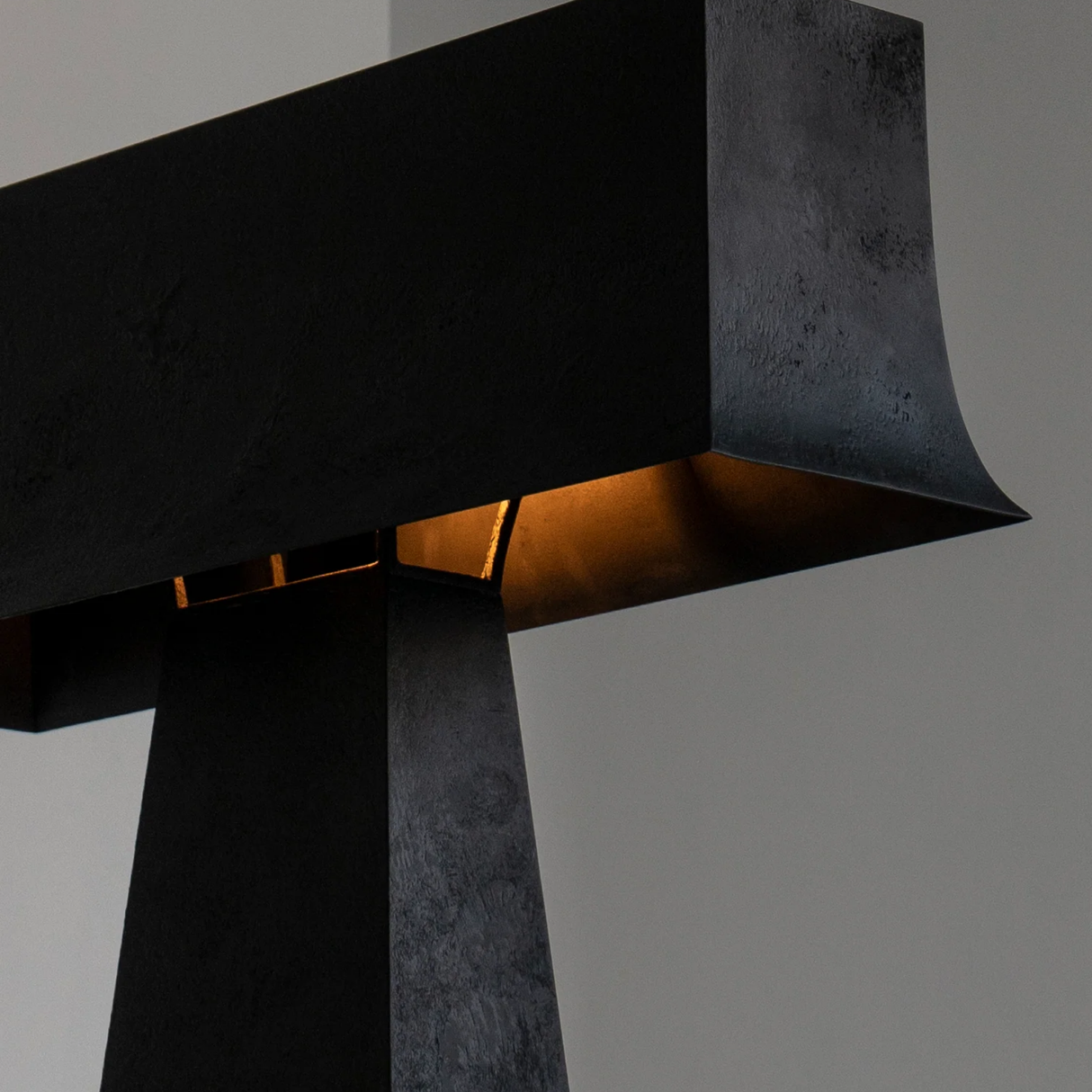 Aurélo Dome Black Metal Table Lamp
