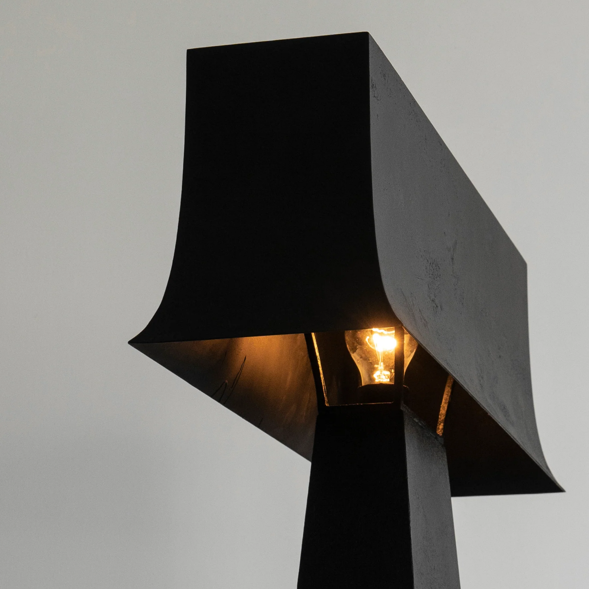 Aurélo Dome Black Metal Table Lamp