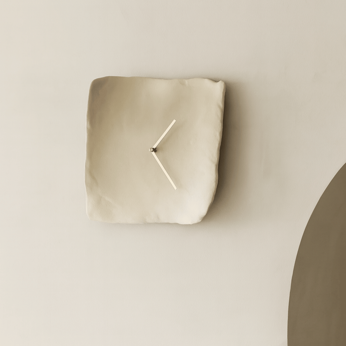 FormaWall Silent Resin Wall Clock