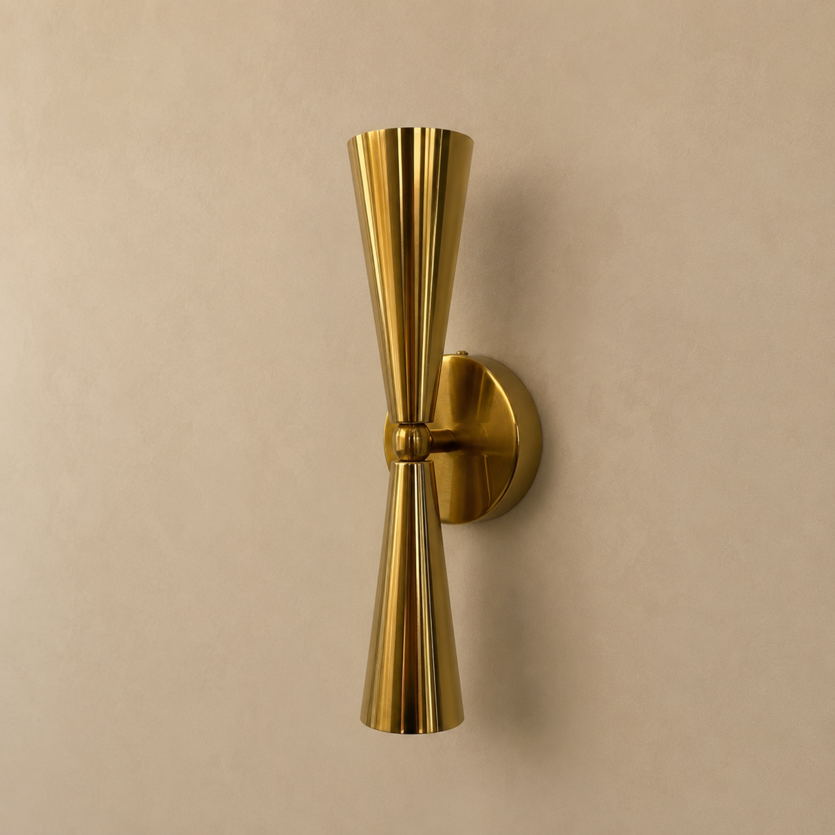 Ventoro Brass Wall Light