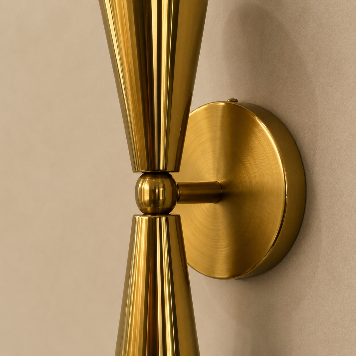 Ventoro Brass Wall Light