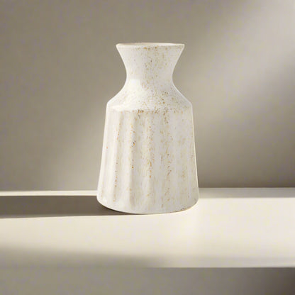 17cm retro embossed vase with measurements and capacity details on a white background