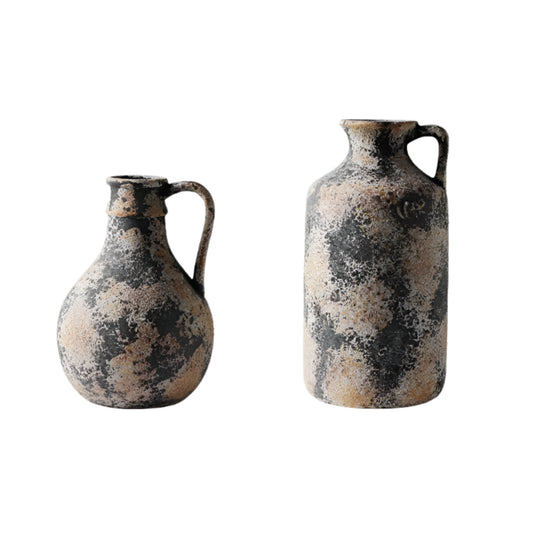 Two ceramic jugs with dimensions labeled on a white background