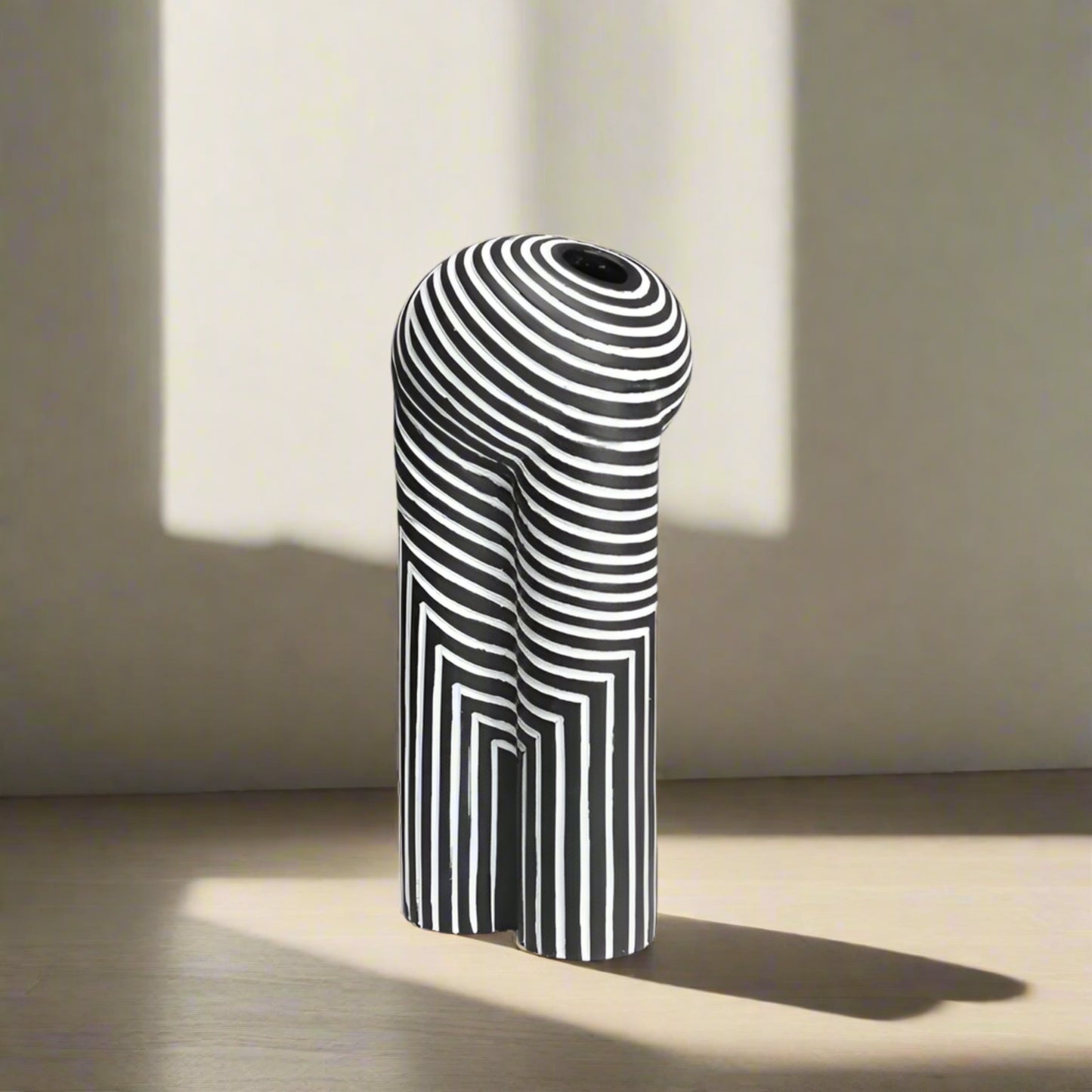 LineaCraft Vase – Black & White Abstract Decor