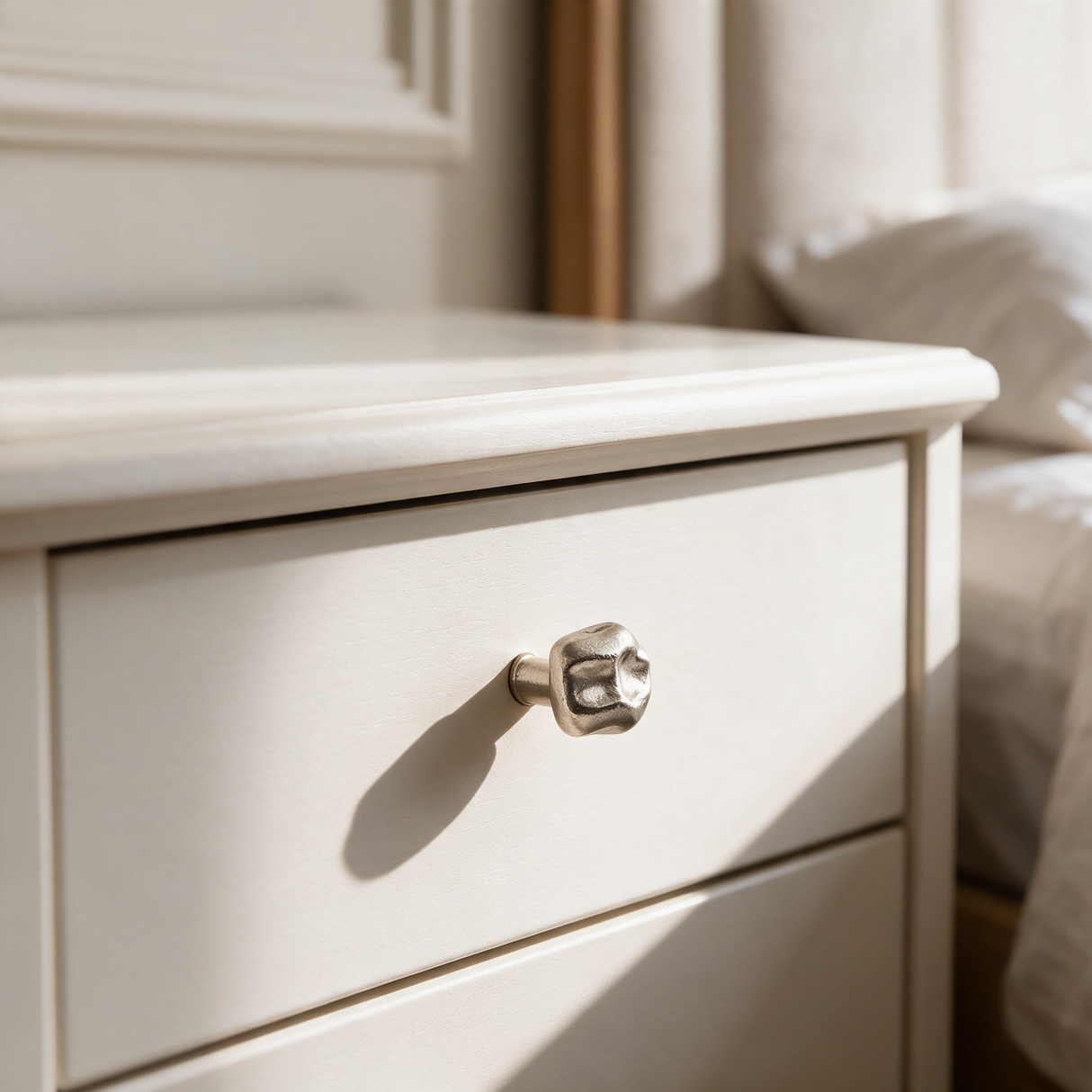 Santaya 63578.33-NB PVD nickel-silver brass cabinet knob installed on luxury bedside drawer